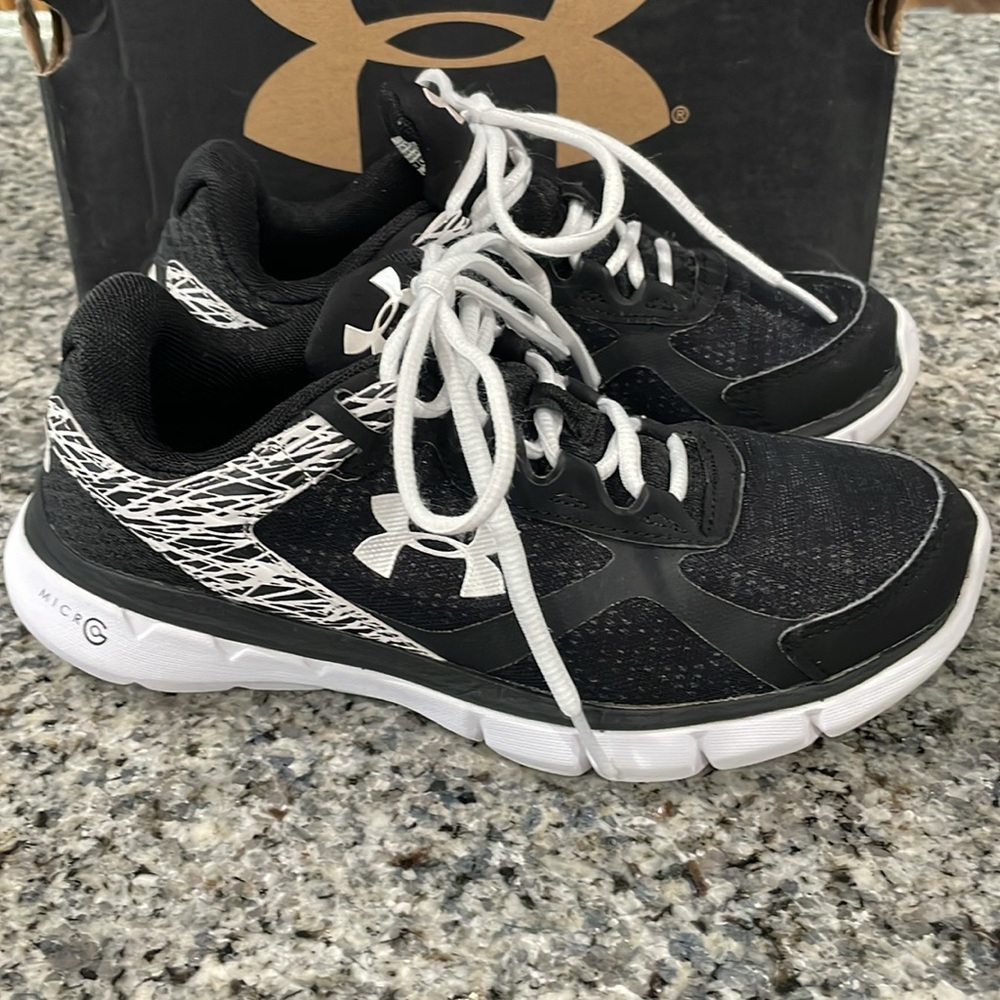Under Armour Running Shoes - Picture 5 of 10